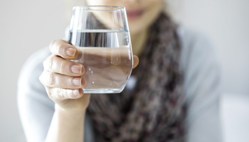 drinking-water-to-get-rid-of-migraine-pregnancy