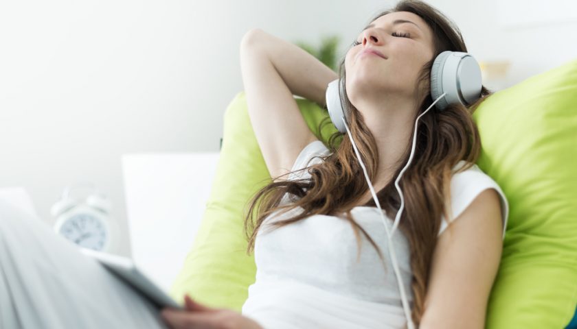 listen-music-to-get-rid-of-pain