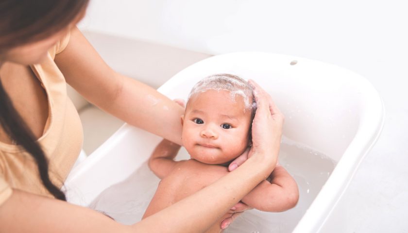 wash-hair-of-baby-to-get-rid-of-cradle-cap