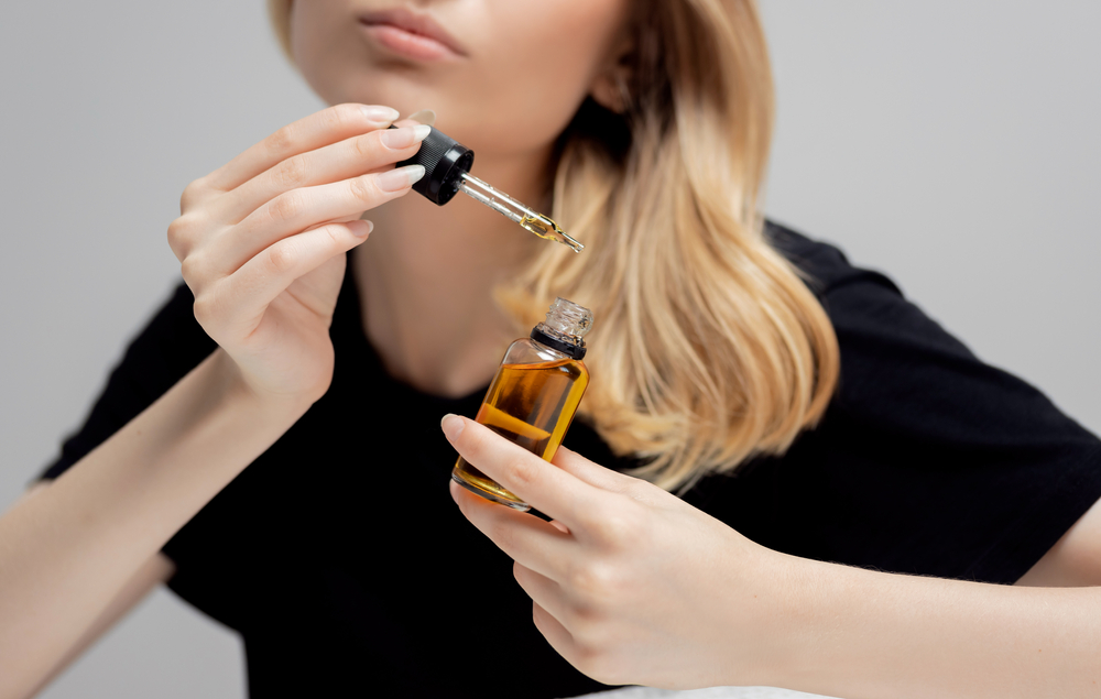 Castor Oil Benefits for Hair, Skin and Eyelashes - A Detailed Guide for You  - Healthwire