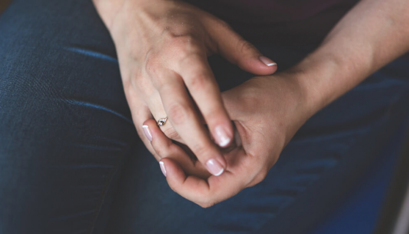 home-remedies-to-get-rid-of-dark-knuckles