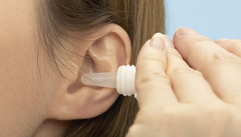 smell behind ears